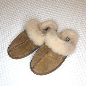 UGG SCUFFETTE Slippers - size 7 LIKE NEW